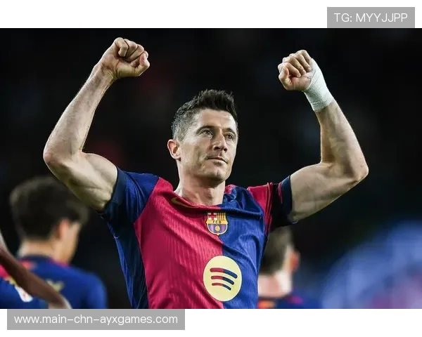 巴萨莱万背身做球队友推射破门，默契配合再现王者风采