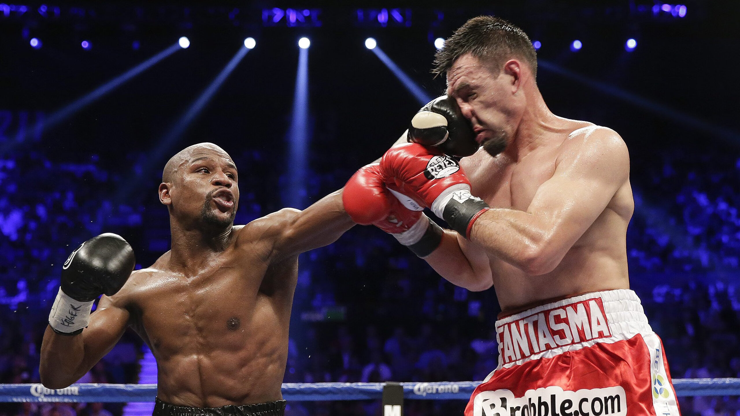 “从冰雪到沙漠：环游全球最危险赛段的巅峰对决”，从冰川到沙漠