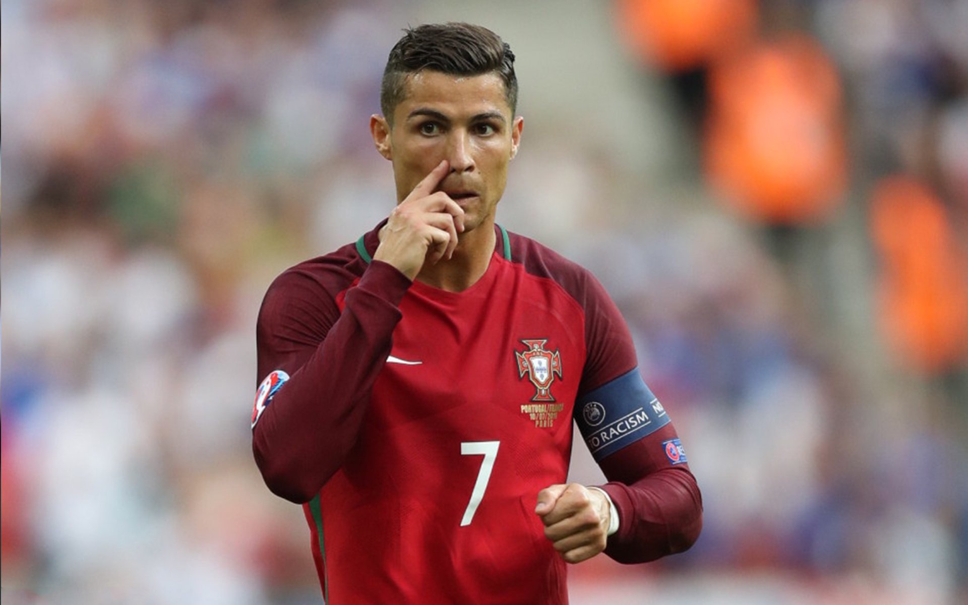 “足球场馆智能化管理系统正式投入使用”，足球场馆建设